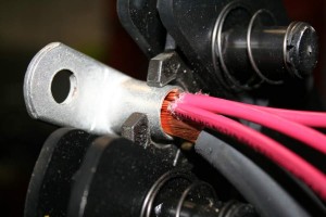 Closeup: Crimping Cable With 3 Wires in a 90 Degree Flat 2/0 Magna Lug
